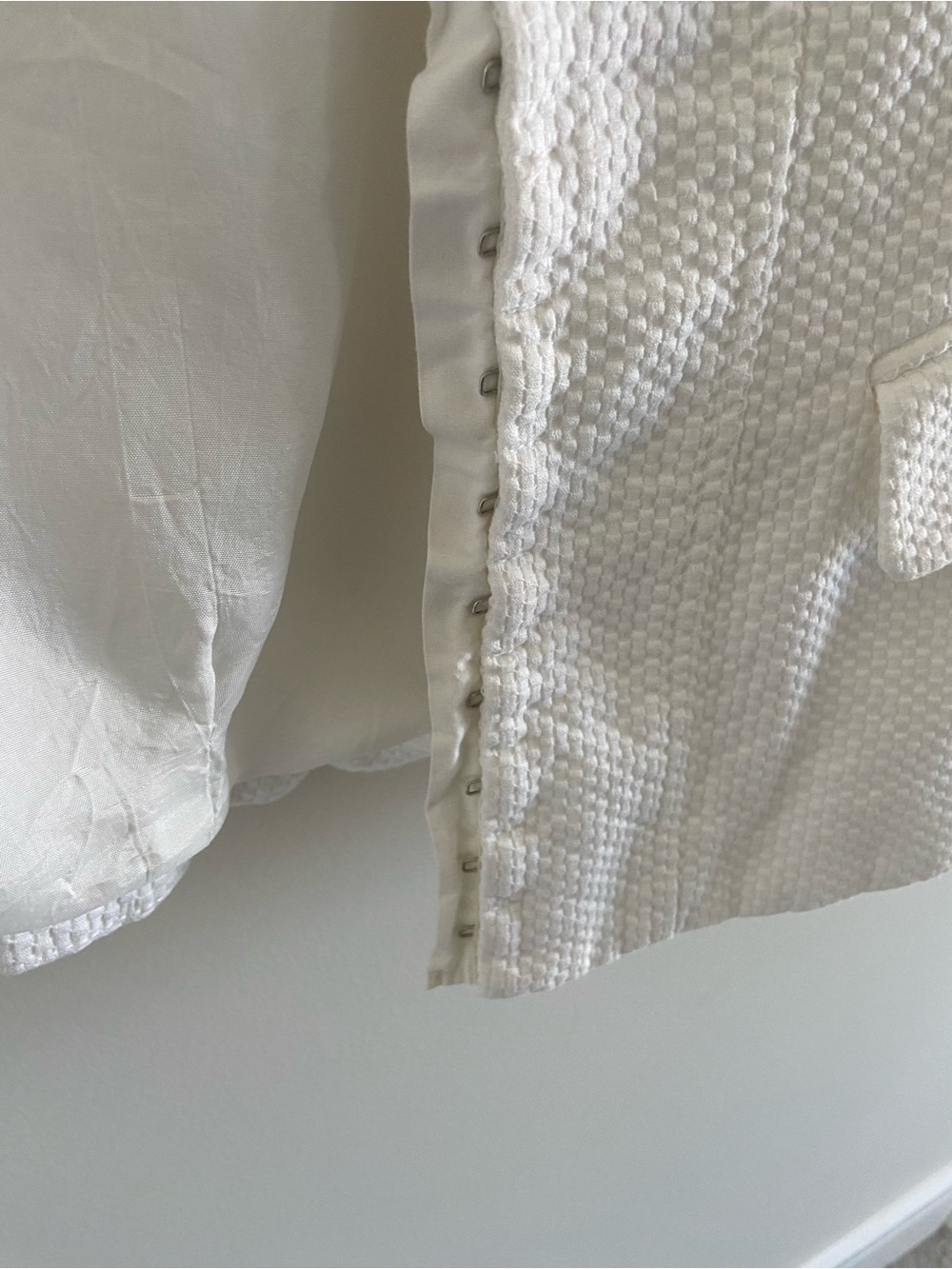 le chateau White Textured Tailored Blazer - Picture 5 of 9